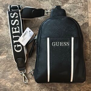 GUESS Black and White Bag with Classic Design